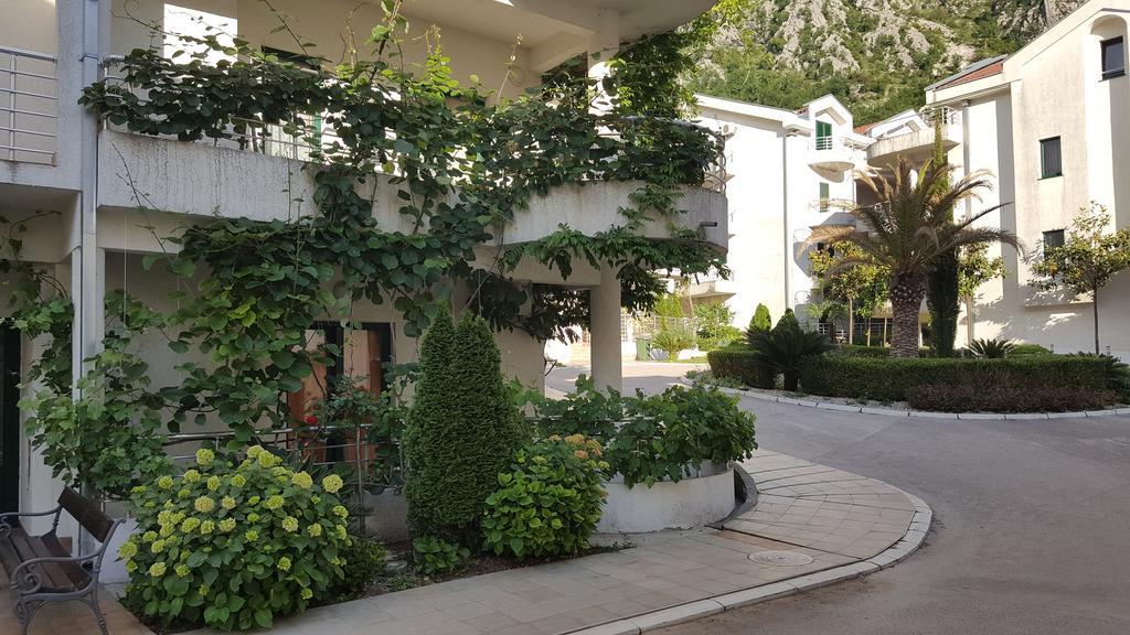 Roman Gardens Studio Apartment ริซาน ภายนอก รูปภาพ