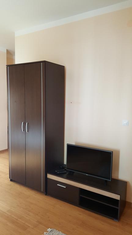 Roman Gardens Studio Apartment ริซาน ภายนอก รูปภาพ